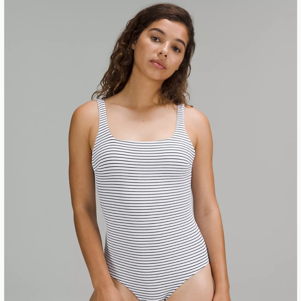 NWT LULULEMON SEASIDE ONE PIECE NAVY/WHITE SIZE 8